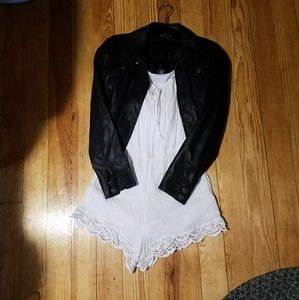 ⚠️SOLD⚠️WHITE LACE SHORT ROMPER